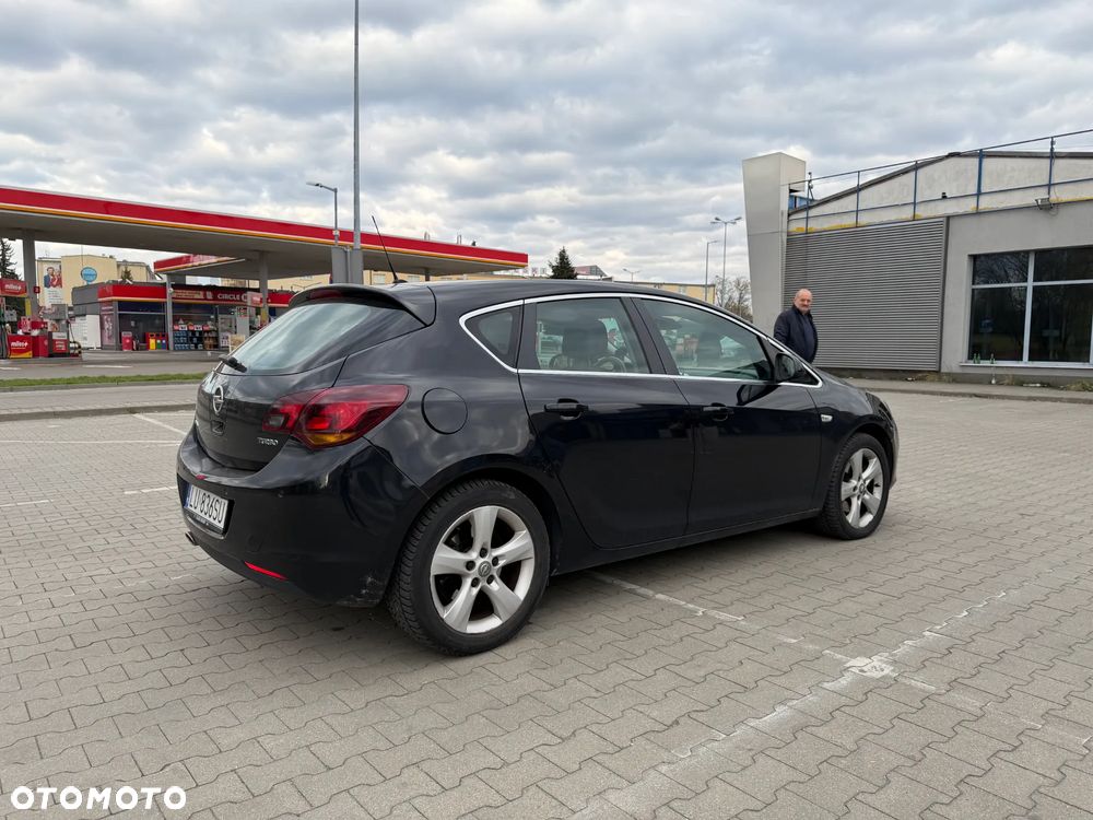 Opel Astra 1.6 Turbo - 3