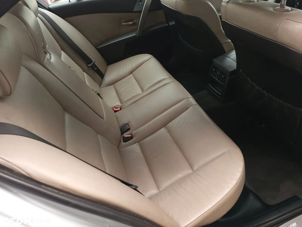 BMW Seria 5 520i - 29