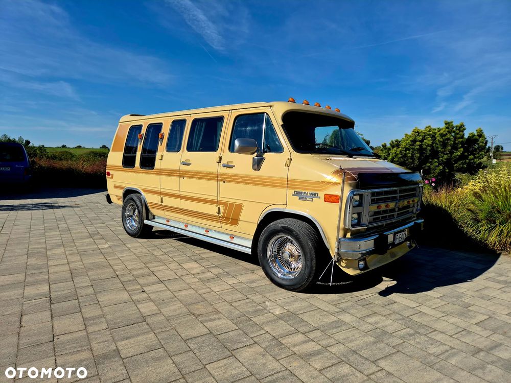 Chevrolet Chevy Van - 8