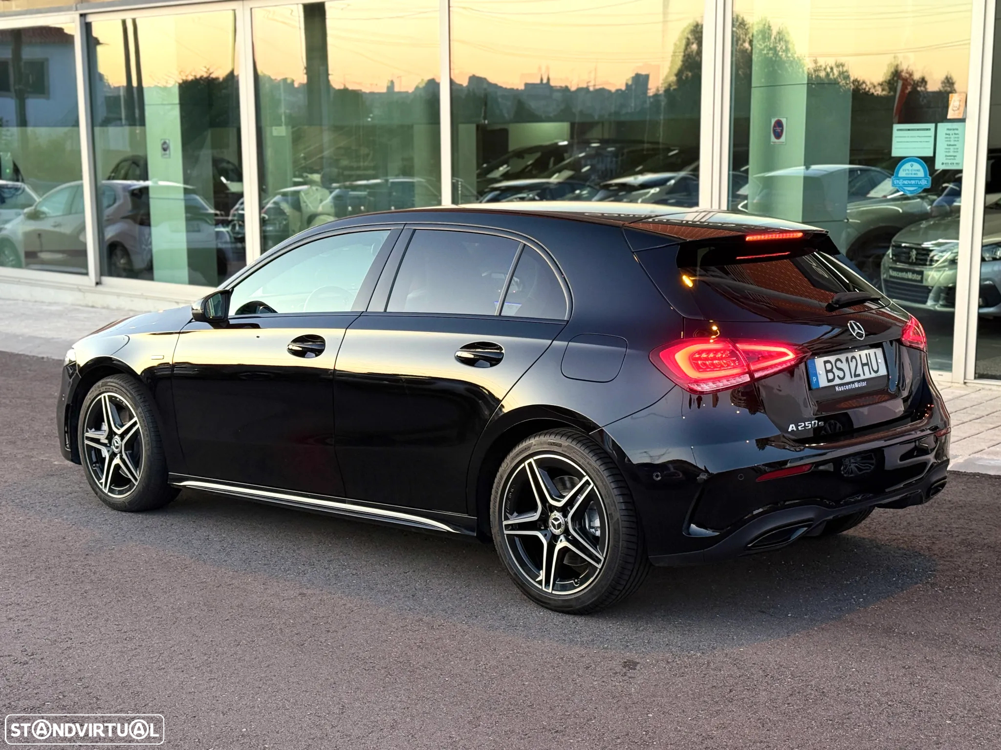 Mercedes-Benz A 250 e 8G-DCT AMG Line - 12