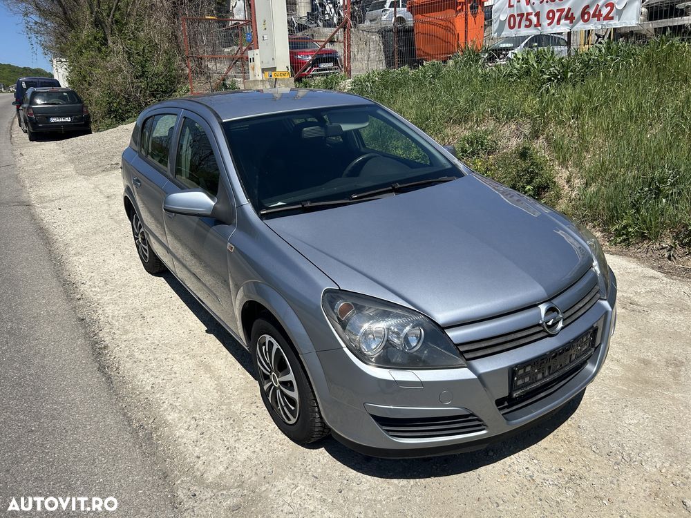 Far Opel Astra H - 1