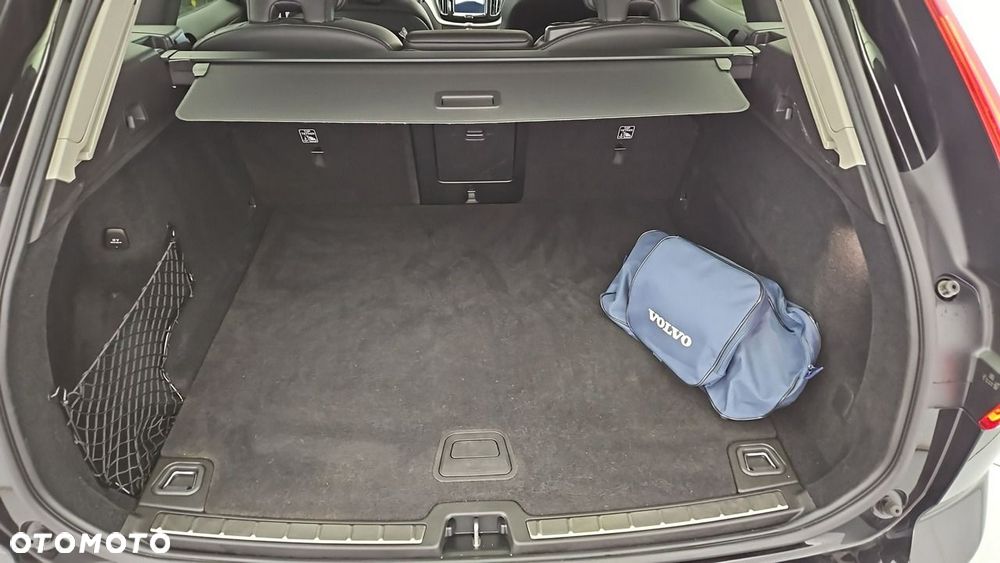 Volvo XC 60 B4 B Plus Dark - 22