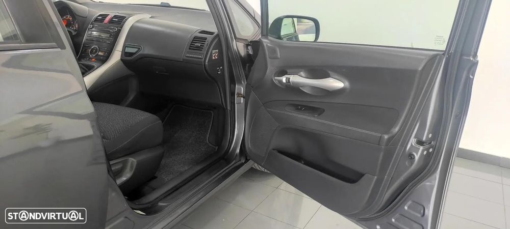 Toyota Auris 1.4 D-4D Sol - 22