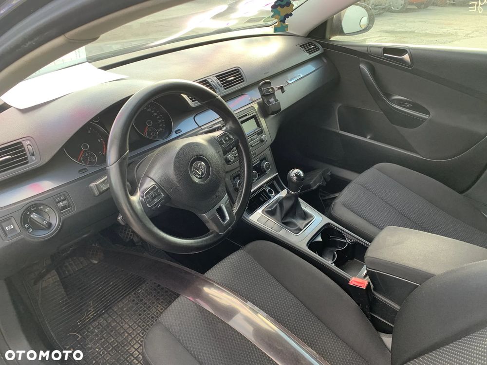 VW VOLKSWAGEN PASSAT B6 2010 *SAMOCHÓD NA CZĘŚCI 2677 MASKA, LAMPA, DRZWI, LUSTERKO, ZDERZAK, GRILL, BŁOTNIK, KLAPA, BELKA, DESKA, FOTELE, KANAPA, ĆWIARTKA, KIEROWNICA, TARCZE, ZACISKI, ZAWIESZENIE, KOMPLETNY PRZÓD, KOMPLETNY TYŁ, LICZNIK, ZEGARY, PRAWE LEWE PRZÓD TYŁ - 5