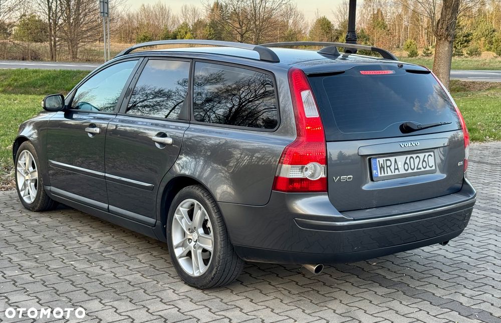 Volvo V50 2.4D5 Momentum - 8