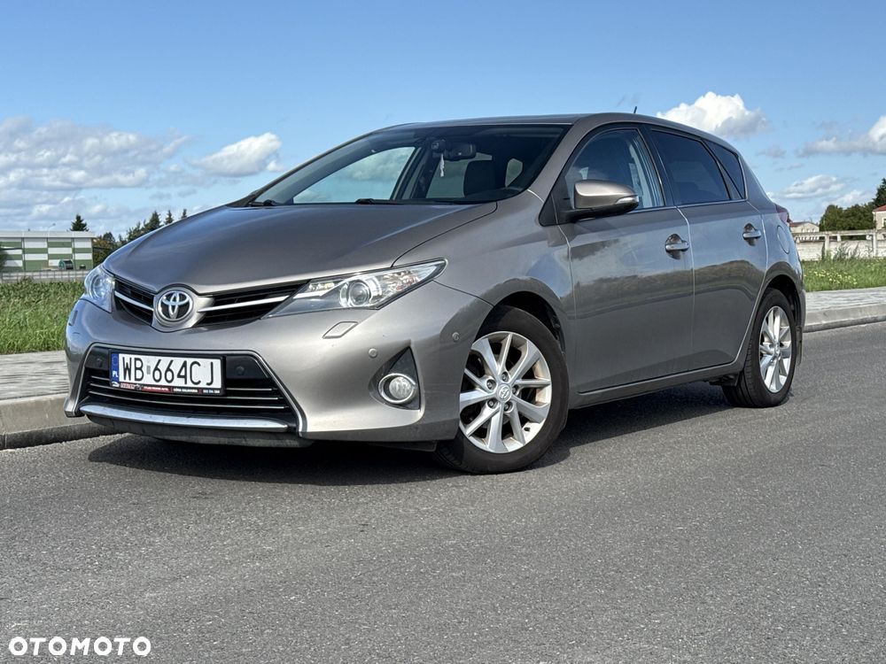 Toyota Auris 1.6 Premium Comfort MS - 2