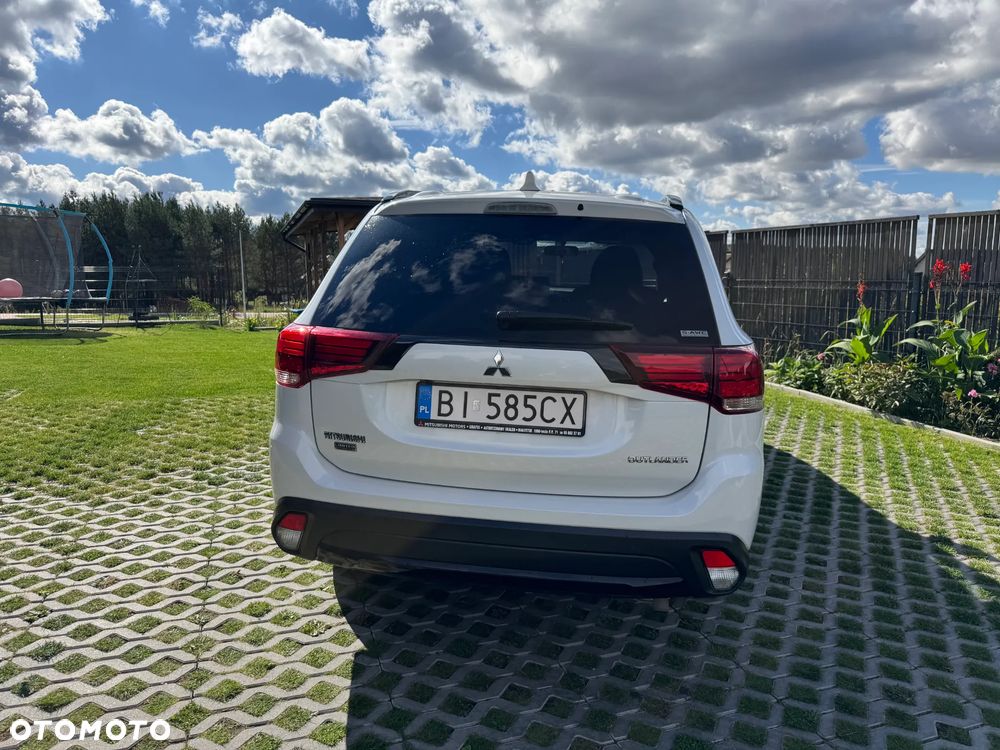 Mitsubishi Outlander - 17