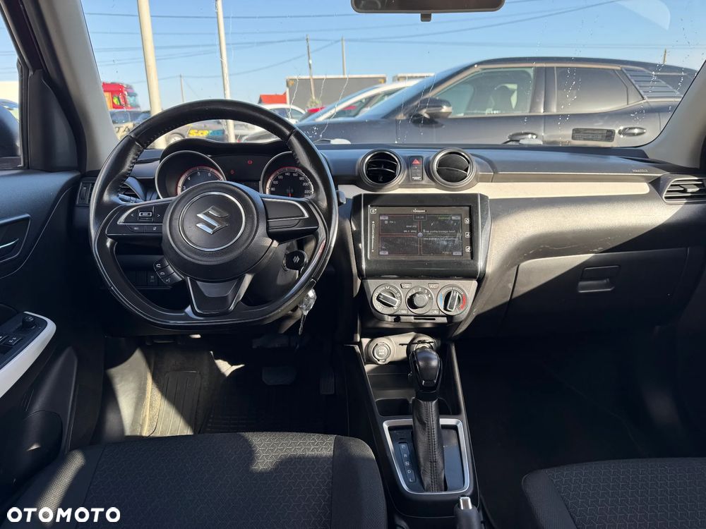 Suzuki Swift 1.2 Premium Plus CVT - 8