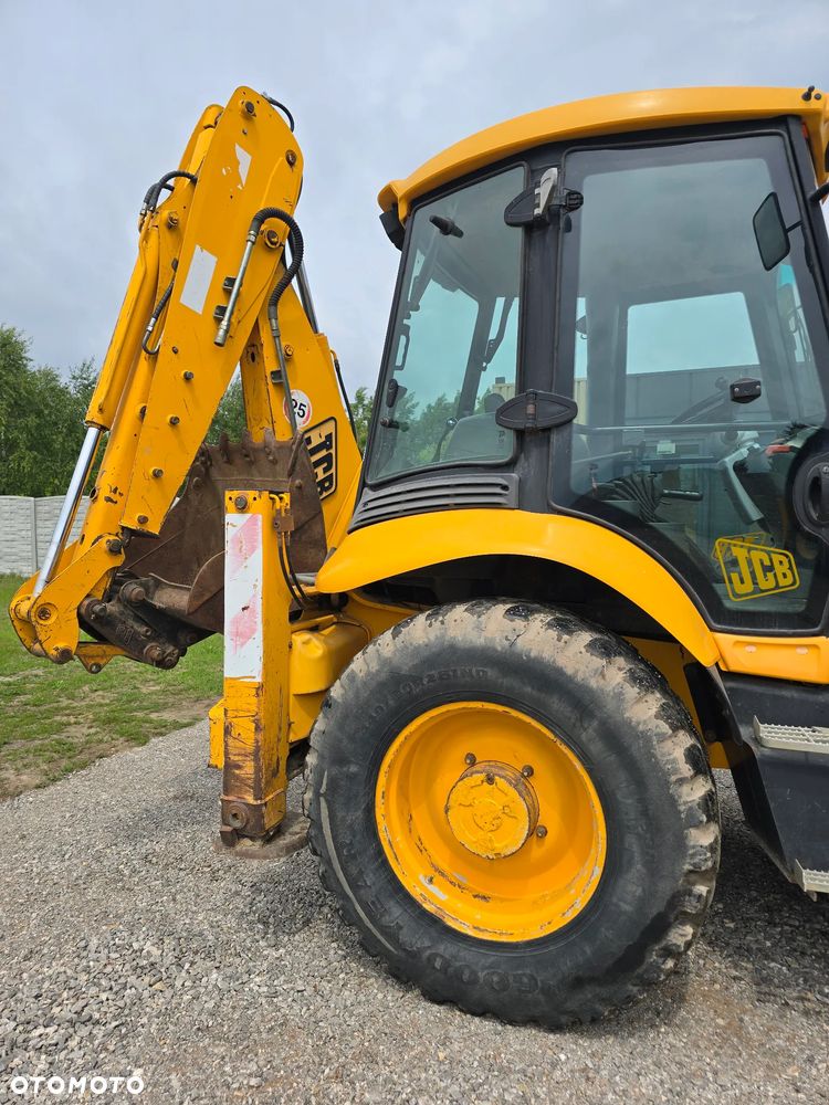 JCB - 8