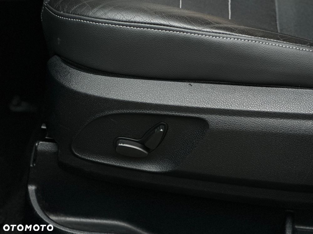 Ford Kuga 2.0 TDCi 2x4 Titanium - 25