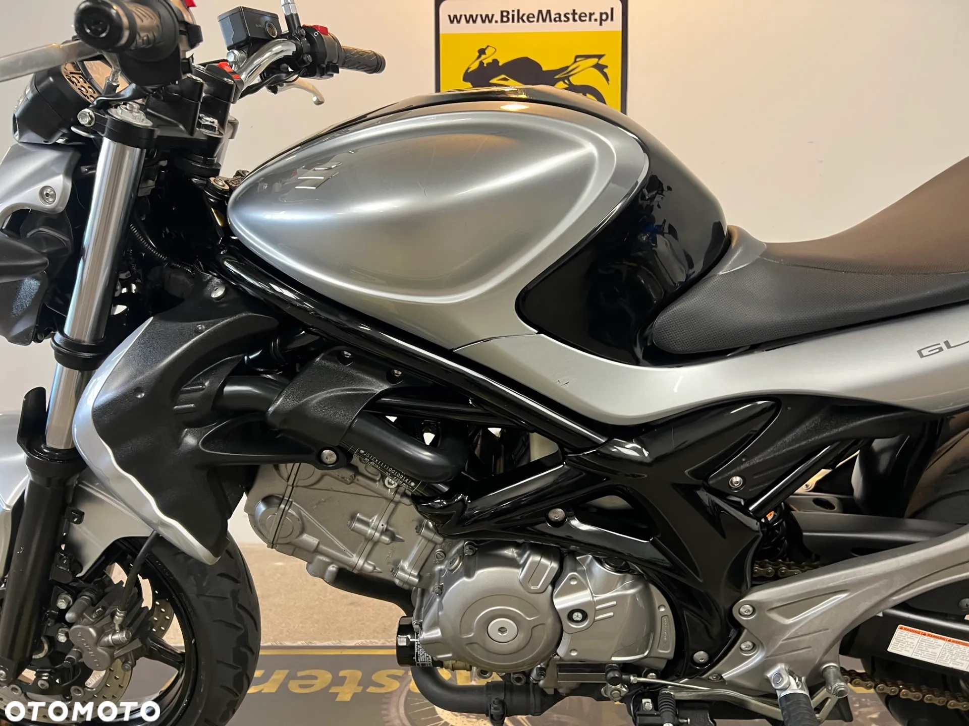 Suzuki Gladius - 25