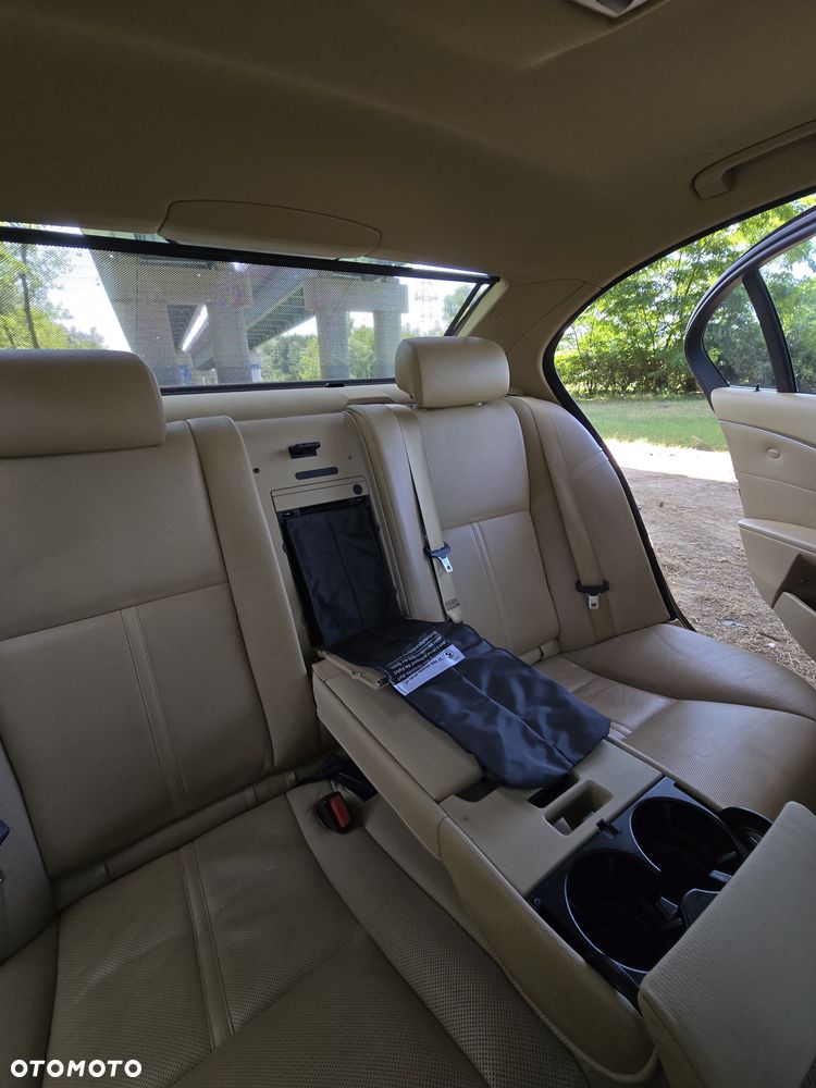 BMW Seria 5 525d - 25