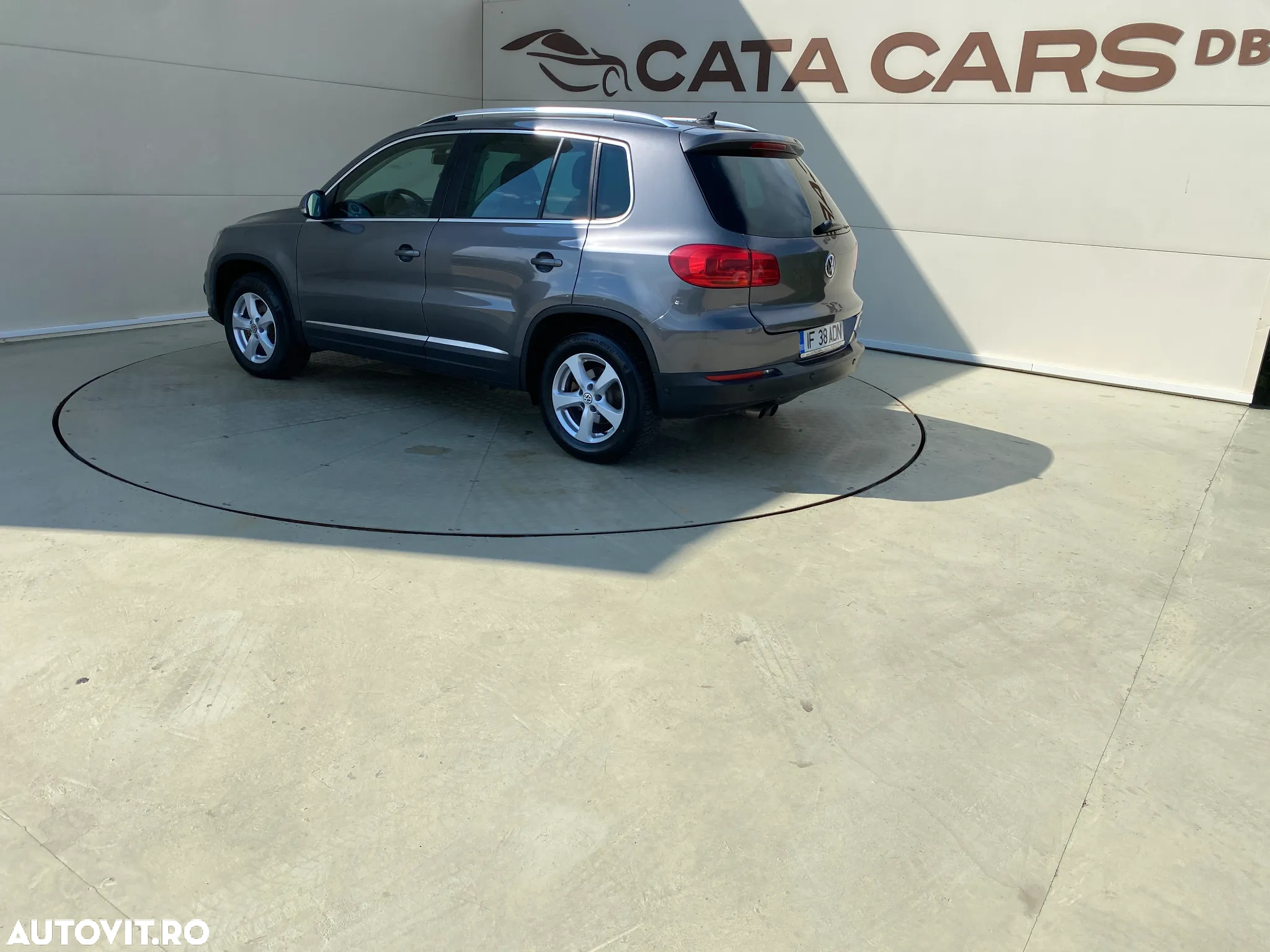 Volkswagen Tiguan 2.0 TDI 4Motion DSG Track & Field - 10