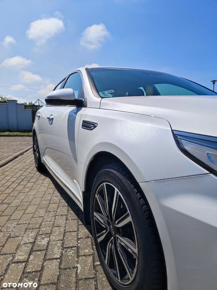 Kia Optima 2.0 L - 12