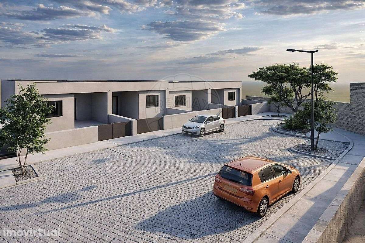 Moradia T3 com piscina localizada no coração da Póvoa de Lanhoso - Grande imagem: 2/26