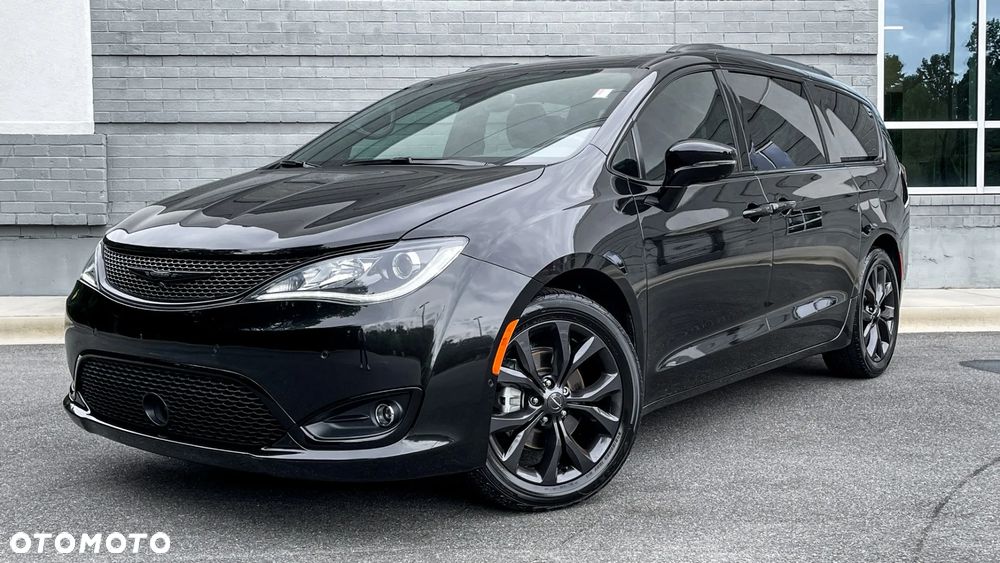 Chrysler Pacifica - 1