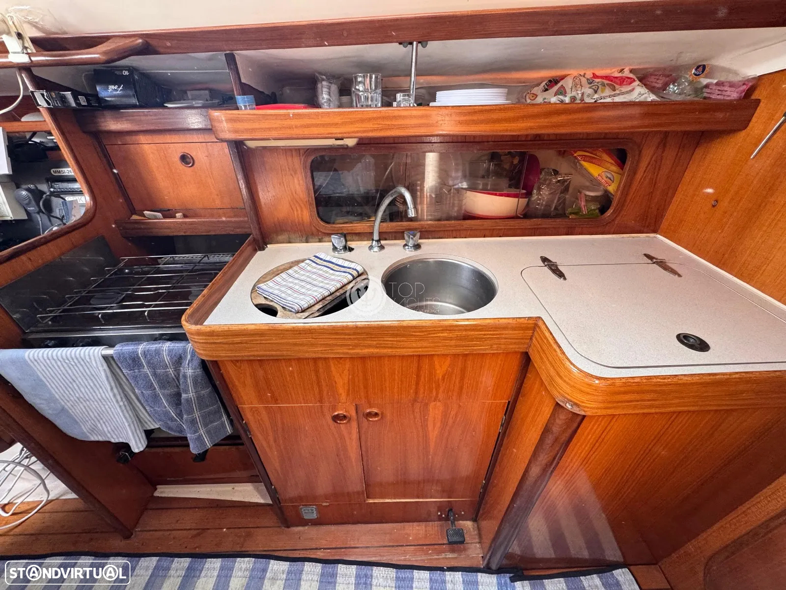 Beneteau Oceanis 320 - 24