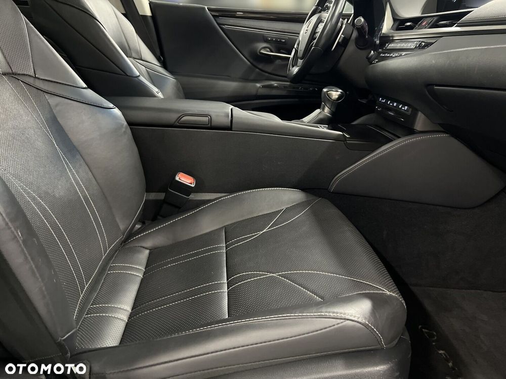 Lexus ES 300h Prestige - 17