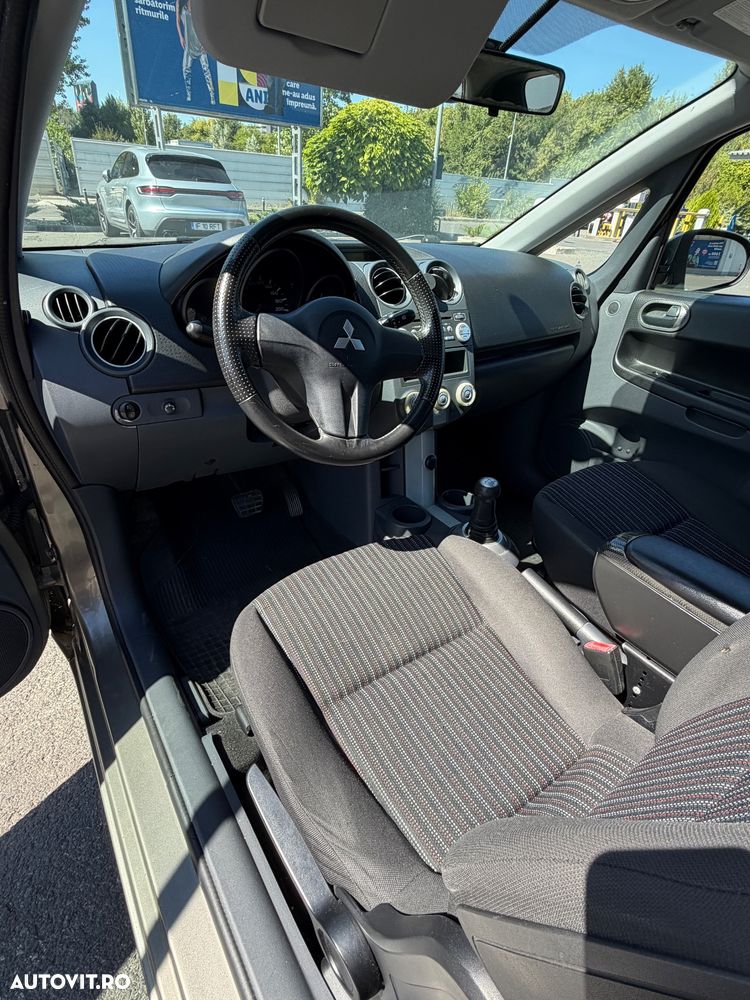 Mitsubishi Colt - 5