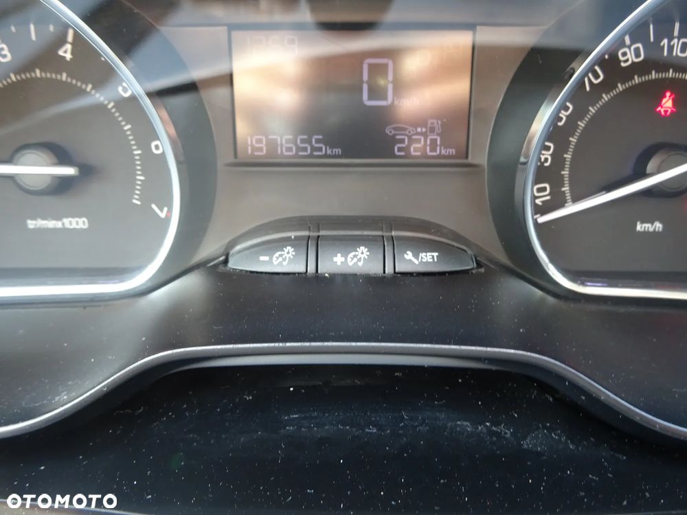 Peugeot 2008 1.2 Pure Tech Active EU6 - 25