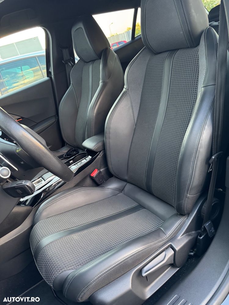 Peugeot 2008 PureTech 130 EAT8 GT - 10