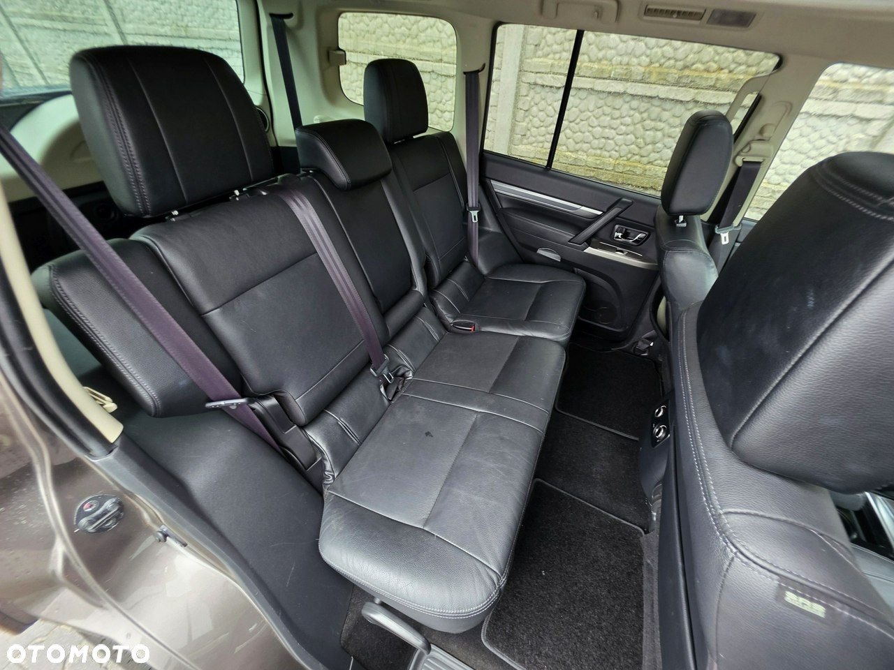 Mitsubishi Pajero - 25