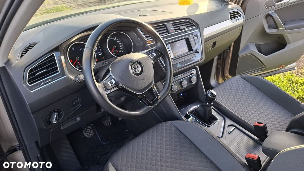 Volkswagen Tiguan 2.0 TDI SCR (BlueMotion Technology) Comfortline - 25