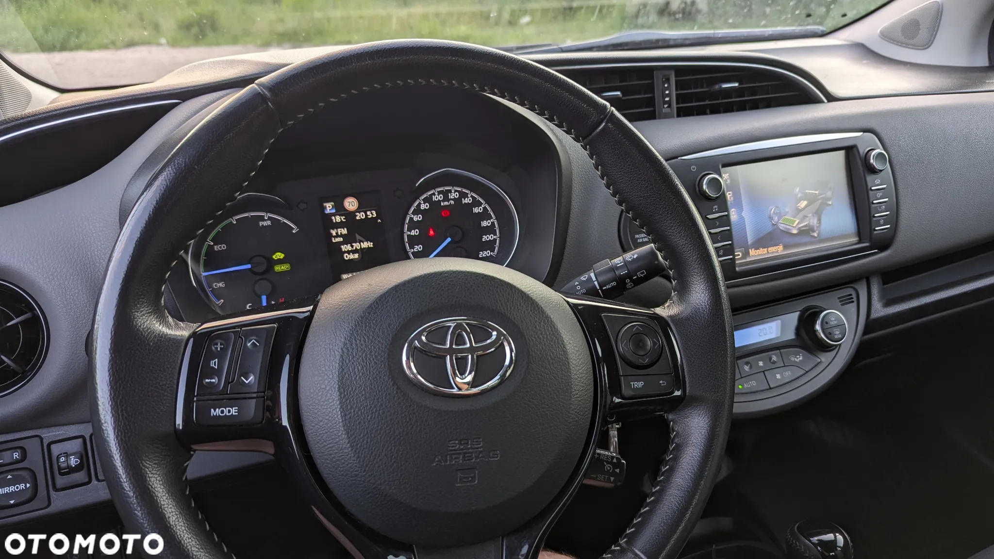 Toyota Yaris Hybrid 100 Dynamic - 16