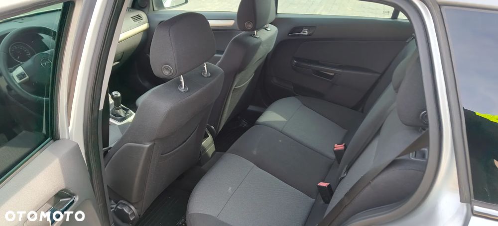 Opel Astra 1.9 CDTI Cosmo - 10