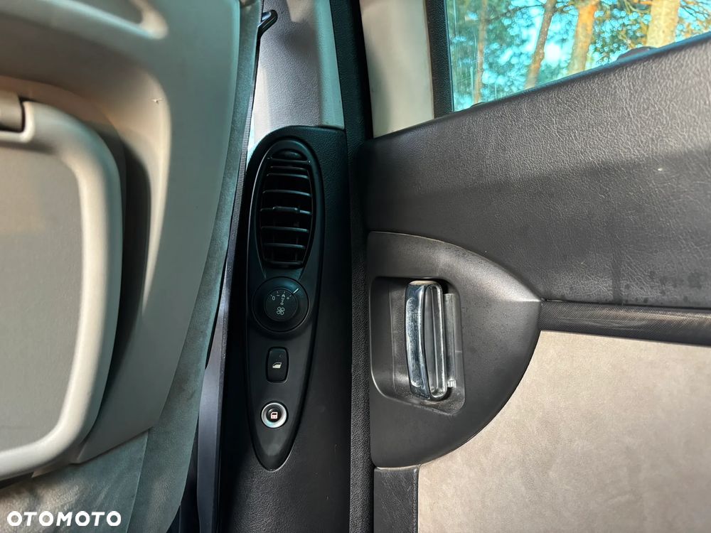 Peugeot 807 HDi 170 Bi-Turbo Automatik Platinum Pullmann - 34