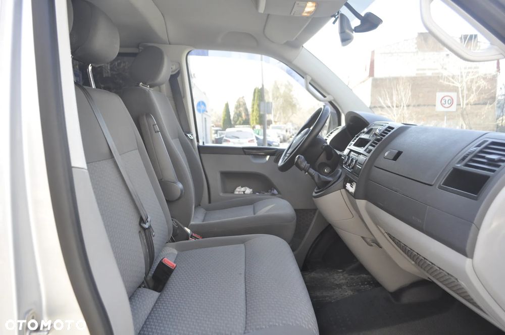 Volkswagen Caravelle - 8