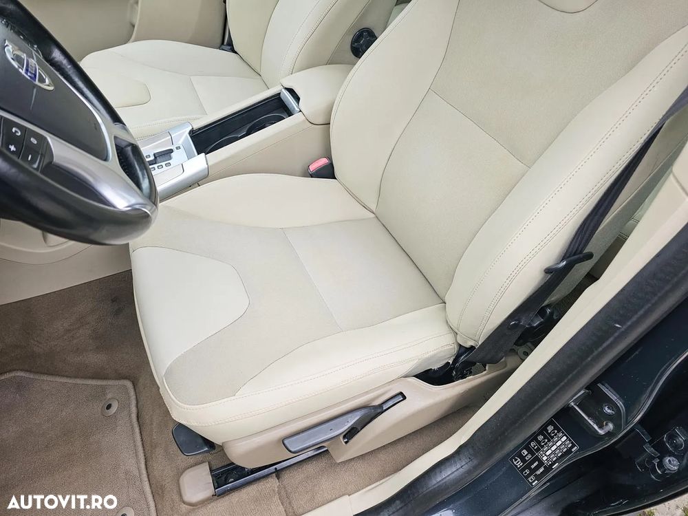 Volvo XC 60 D3 AWD Aut. Momentum - 20