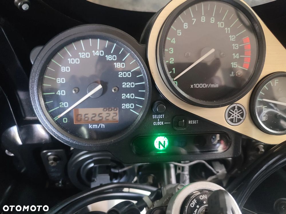 Yamaha FZS - 6