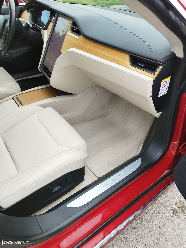 Tesla Model S Long Range - 17
