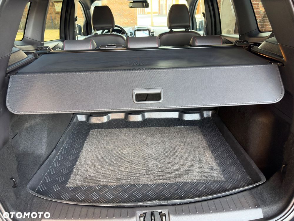 Ford Kuga 1.5 EcoBoost 2x4 ST-Line - 28
