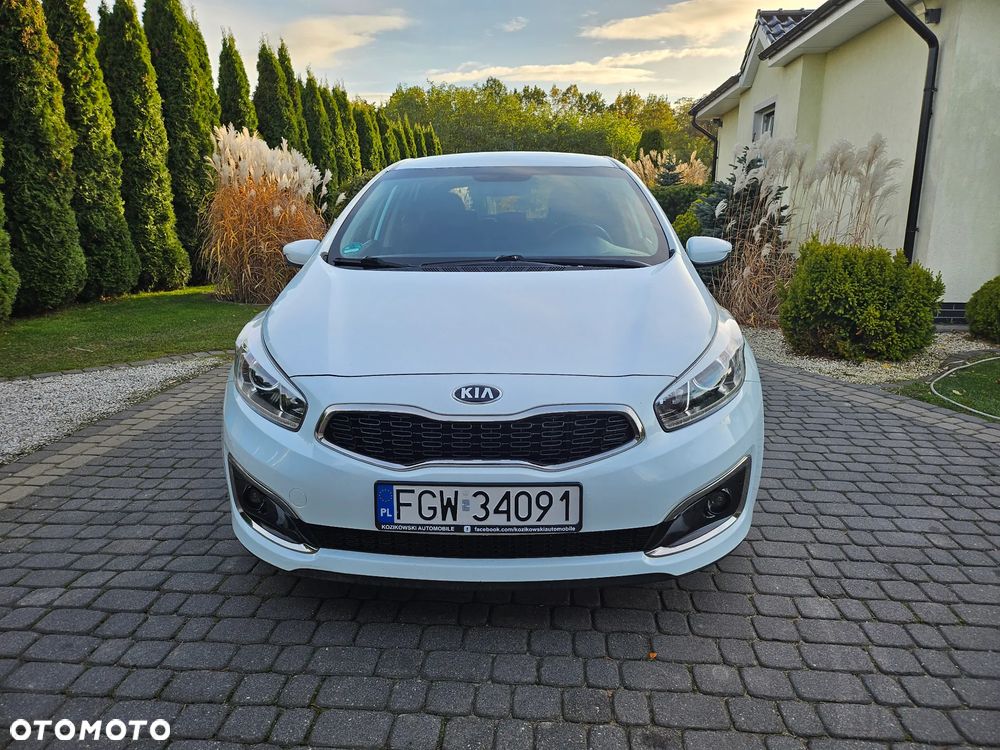 Kia Ceed 1.6 CRDi 136 ISG Dream Team Edition - 2