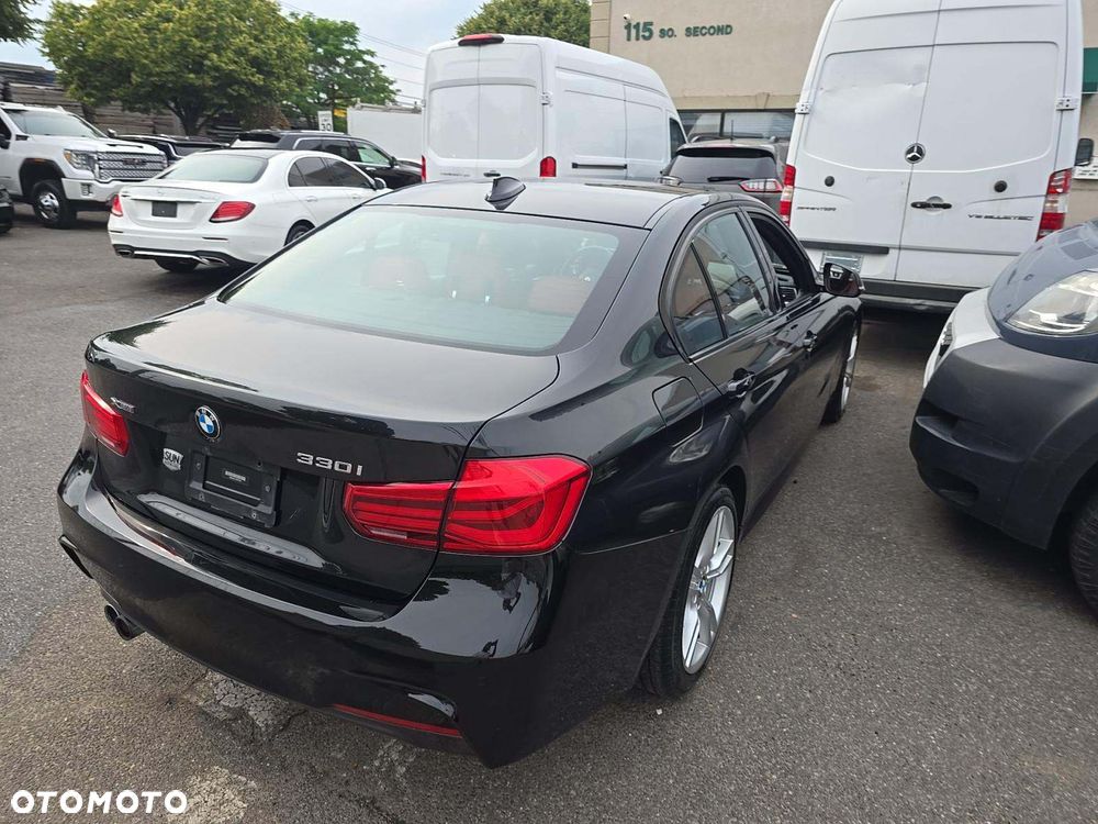 BMW Seria 3 330i xDrive M Sport - 4