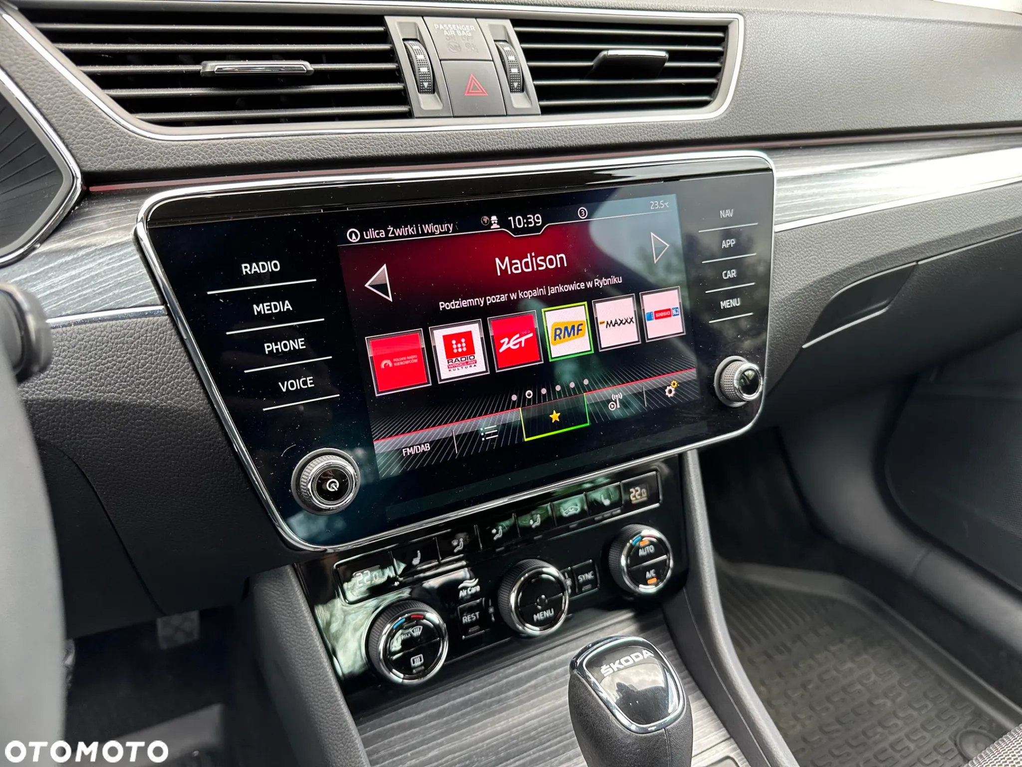 Skoda Superb 2.0 TDI SCR Style DSG - 20