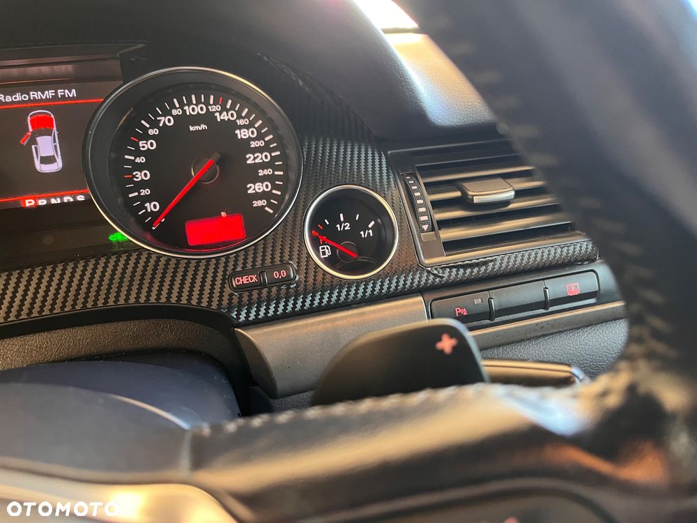 Audi A8 4.2 Quattro - 12