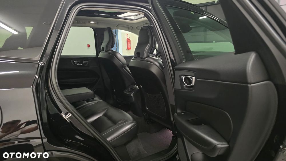Volvo XC 60 B4 D Ultimate Dark - 6