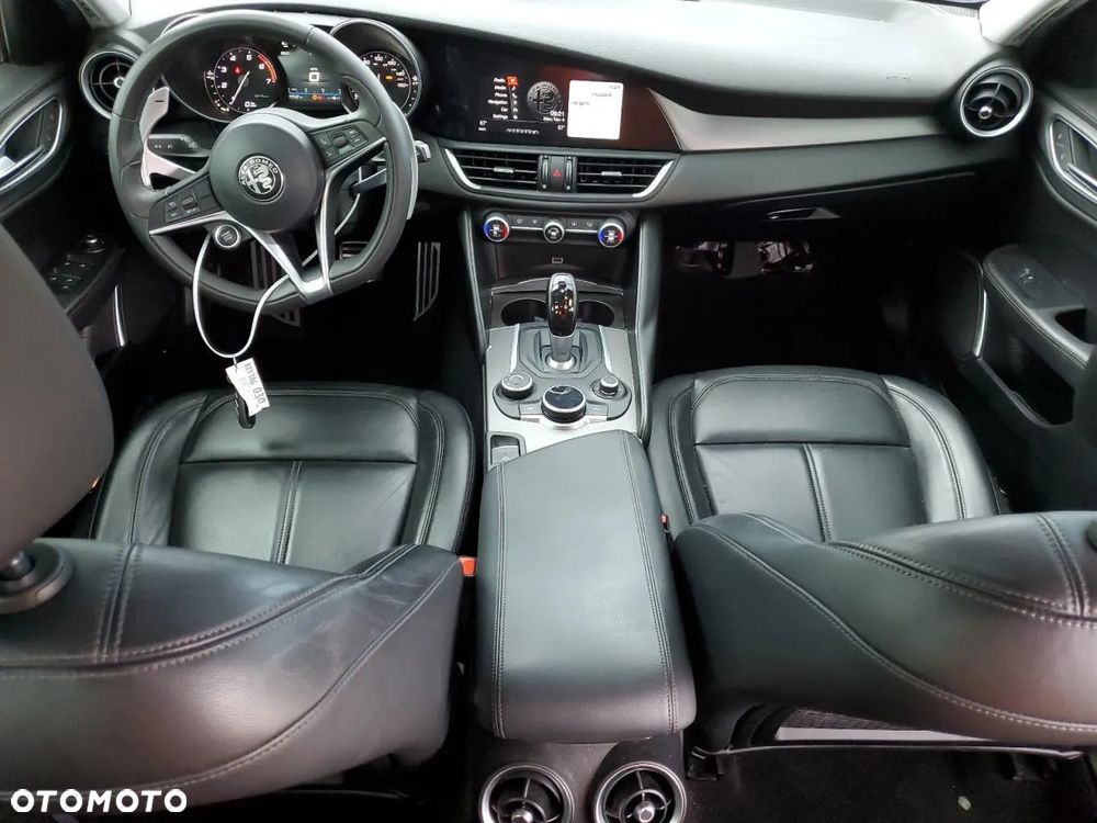 Alfa Romeo Giulia 2.0 Turbo 16V AT8-Q4 Ti - 7