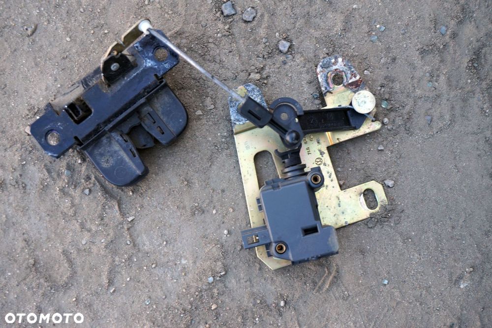 ZAMEK KLAPY BAGAŻNIKA TOUAREG I 7L 7L6827425 VOLKSWAGEN 2002-2010 - 1
