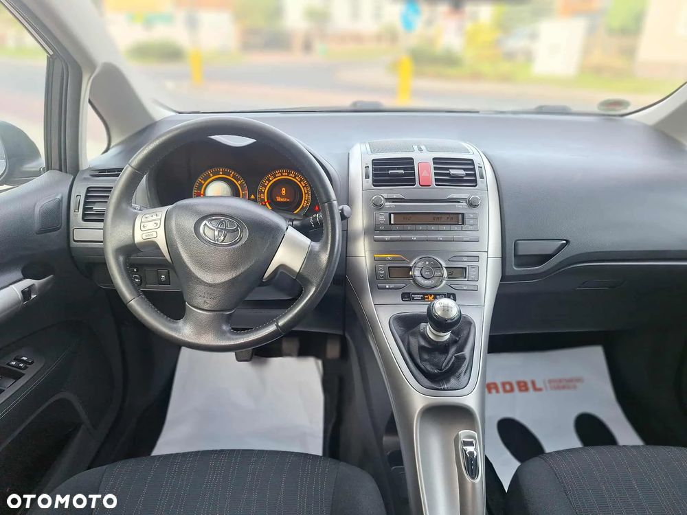 Toyota Auris 1.6 2010 - 16