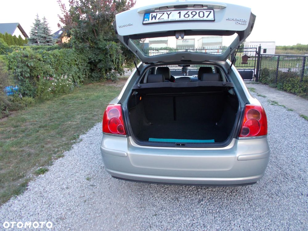 Toyota Avensis 2.0 D-4D Sol - 2