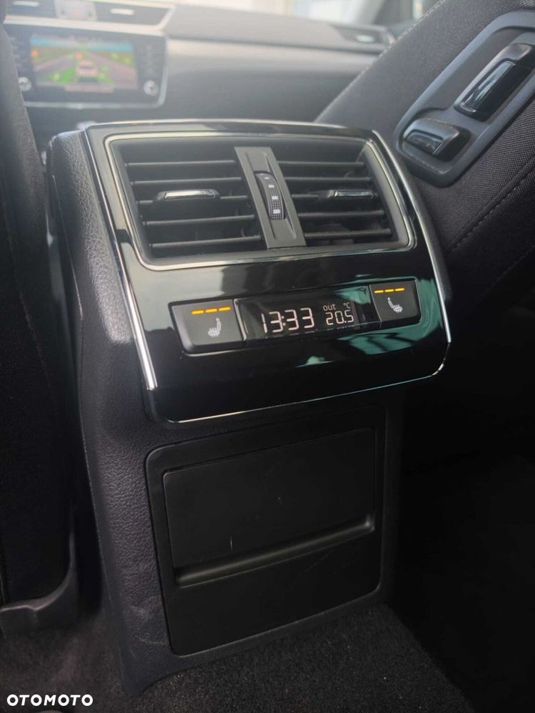 Skoda Superb 2.0 TDI SCR Style DSG - 32