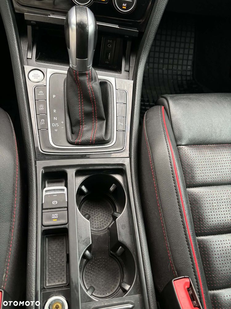 Volkswagen Golf - 13