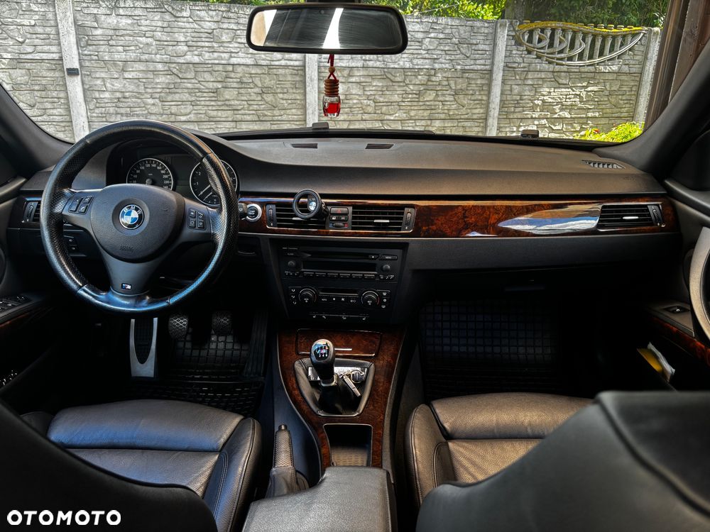 BMW Seria 3 330xi Touring - 13