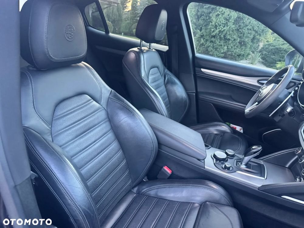 Alfa Romeo Stelvio - 13