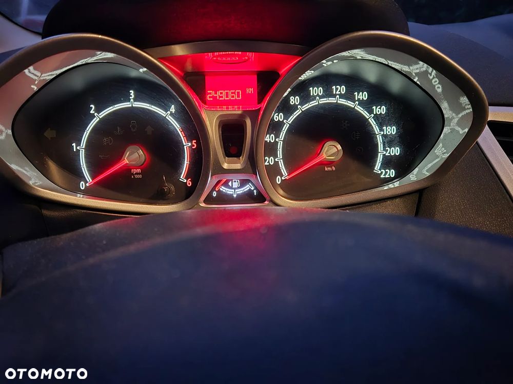 Ford Fiesta 1.6 TDCi DPF Trend - 8