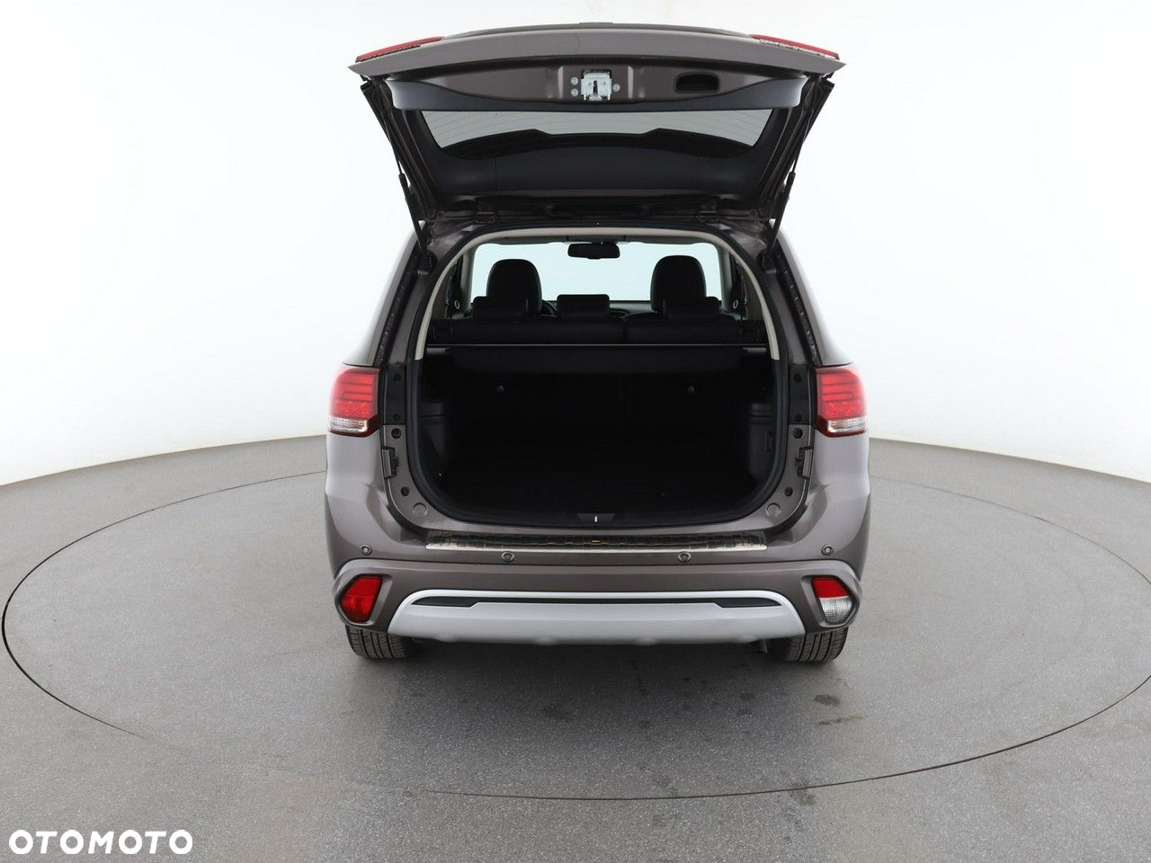 Mitsubishi Outlander 2.4 4WD Plug-In Hybrid - 19
